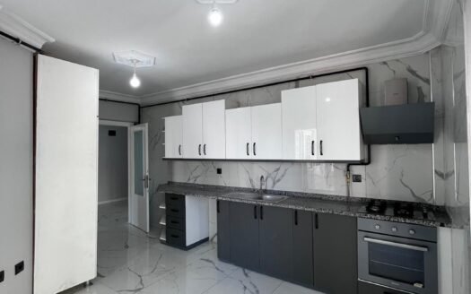 TURĞUT ÖZAL RUH SAĞLIĞI KARŞISINDA SİTE İÇİNDE 3+1 KAPALI MUTFAK GENİŞ OTURUMLU